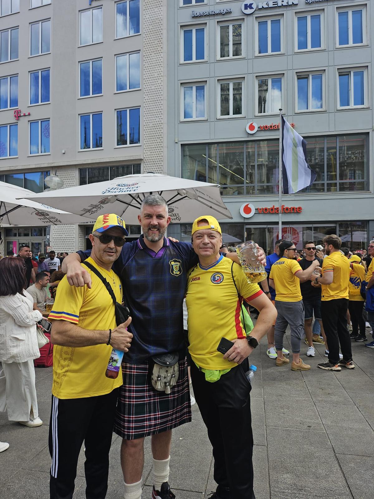 Fanii României au început petrecerea în Marienplatz din week-end, în așteptarea meciului cu Ucraina