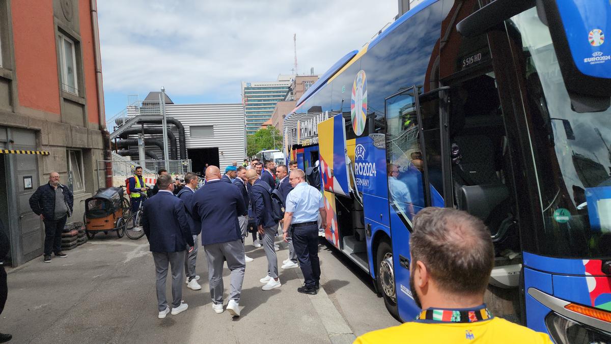 Naționala României a fost aşteptată de fani la gara din Munchen