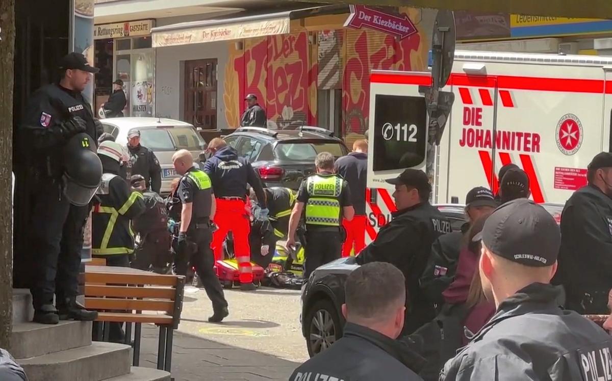 Incident major la Hamburg! A încercat să atace fanii cu un topor și a fost împușcat de Poliție, înainte de Polonia - Olanda. Atenție, imagini șocante!