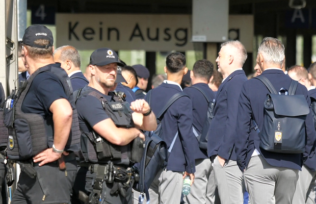 Cu trenul alături de națională, până la Munchen » Niciun minut de întârziere și condiții de top! Cine i-a driblat pe polițiști