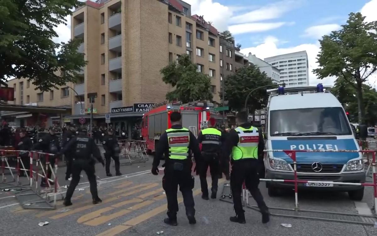 Incident major la Hamburg! A încercat să atace fanii cu un topor și a fost împușcat de Poliție, înainte de Polonia - Olanda. Atenție, imagini șocante!