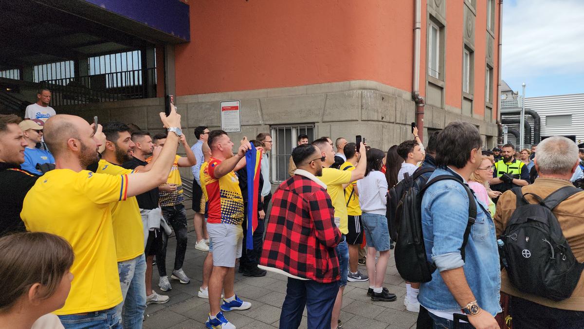 Naționala României a fost aşteptată de fani la gara din Munchen