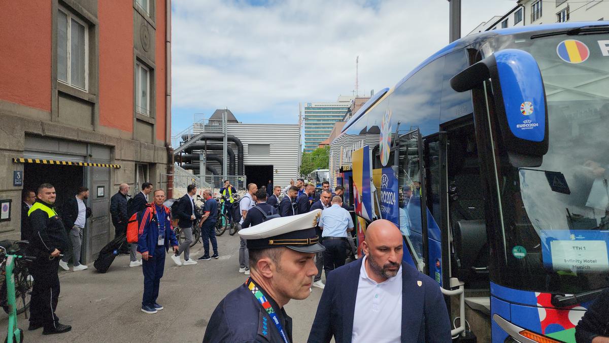 Naționala României a fost aşteptată de fani la gara din Munchen