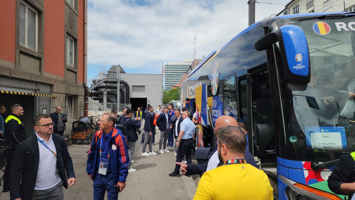 Naționala României a fost aşteptată de fani la gara din Munchen