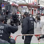 Incident major la Hamburg! A încercat să atace fanii cu un topor și a fost împușcat de Poliție. Foto: NDR