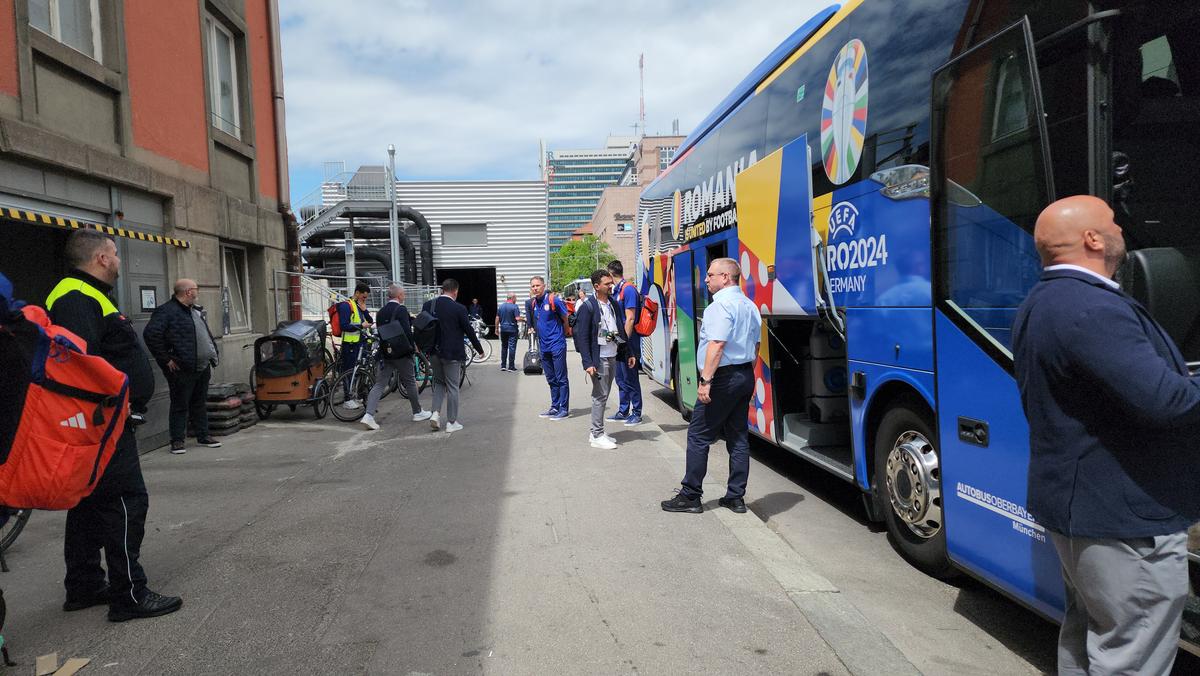 Naționala României a fost aşteptată de fani la gara din Munchen