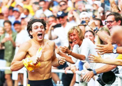 Armand Duplantis a bătut recordul mondial pentru a 12-a oară în carieră/Foto: Getty Images