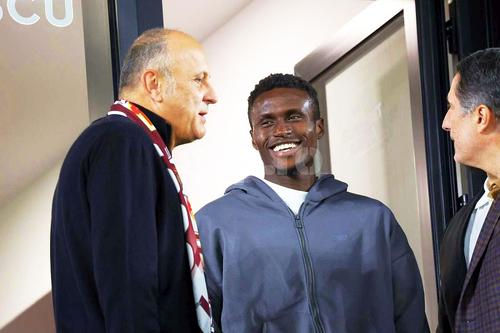 David Ankeye a plecat de la Rapid