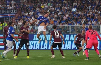 Necaz la Salernitana: 16 persoane, dintre care 8 fotbaliști, au ajuns la spital! » Au cerut amânarea returului barajului cu Sampdoria