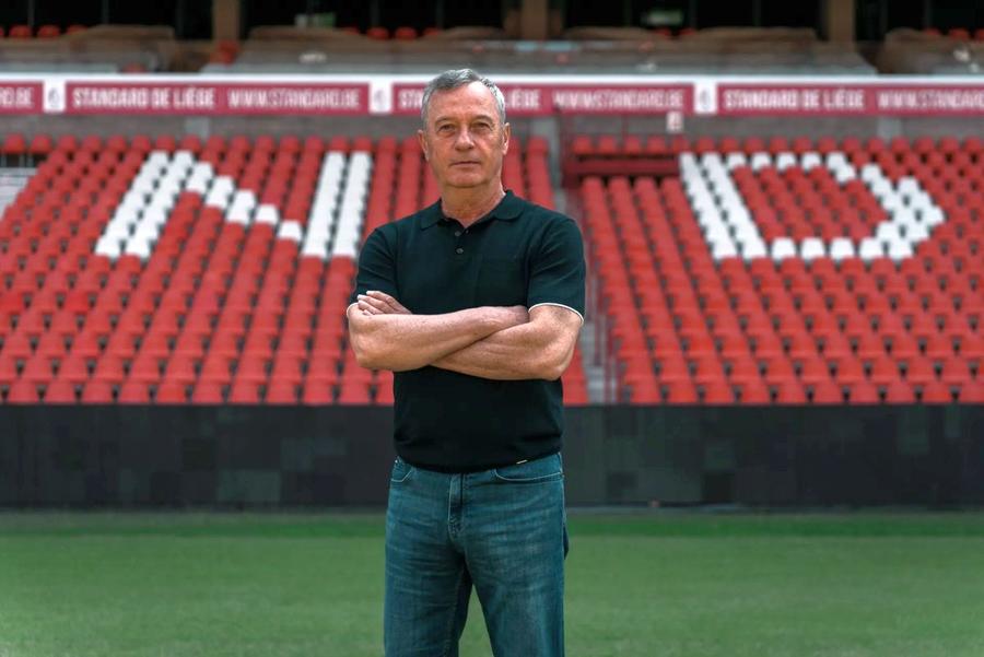 Mircea Rednic, noul antrenor al lui Standard Liege / Foto: standard.be Portretul făcut de belgieni lui Mircea Rednic » „Știu că i-a plăcut armata și ne strângea șurubul! Ne aducea vin în vestiar”