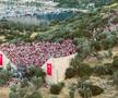 Fanii urmăresc meciurile de la Mondial în unul dintre cele mai spectaculoase locuri din lume