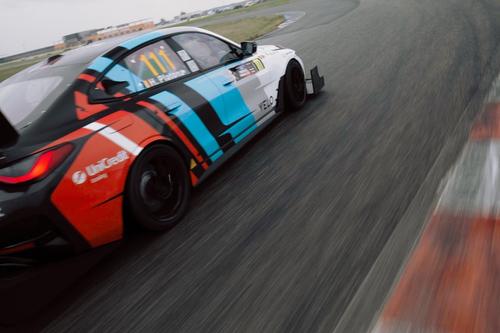 BMW-ul i4 M50 transformat dintr-un model electric de serie într-o mașină de curse participă la Super Rally București
