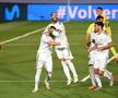 VIDEO Momentul serii cu Sergio Ramos, după titlul cucerit de Real Madrid » Ce a făcut când un reporter i-a înmânat un cadou