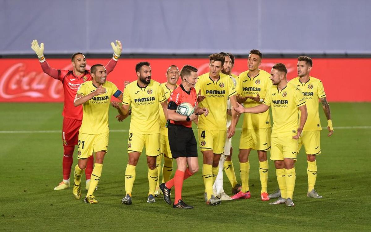 VIDEO Momentul serii cu Sergio Ramos, după titlul cucerit de Real Madrid » Ce a făcut când un reporter i-a înmânat un cadou