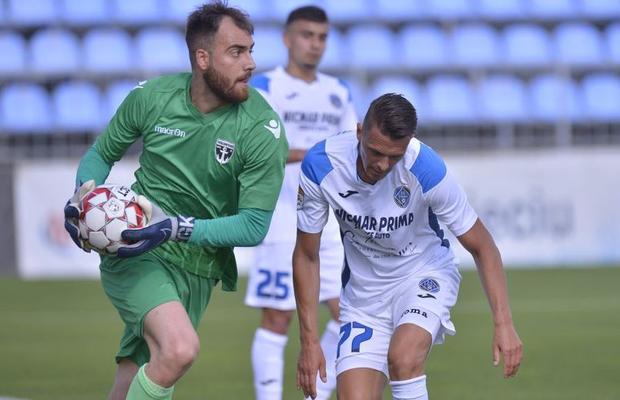 CLINCENI - VOLUNTARI 2-1. Cojocaru și-a îngropat echipa! Gafa incredibilă a portarului, decisivă