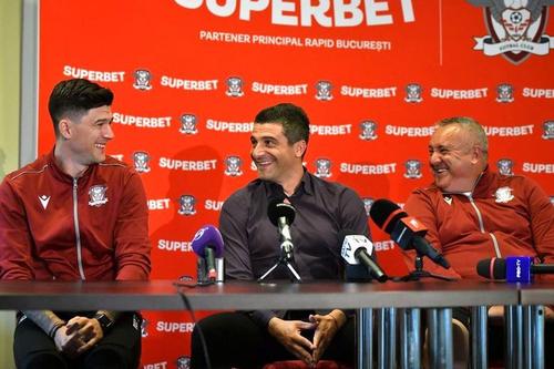 Cristi Săpunaru (stânga) este cel mai important transfer realizat de Rapid