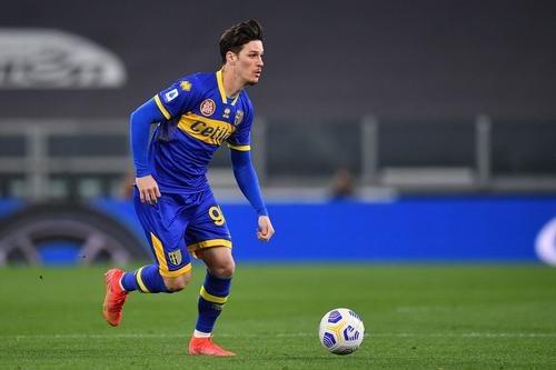 Dennis Man (22 de ani, extremă dreapta) vorbește despre planurile sale de viitor. Spune că va rămâne la Parma, alături de care speră să promoveze în Serie A încă din primul an!