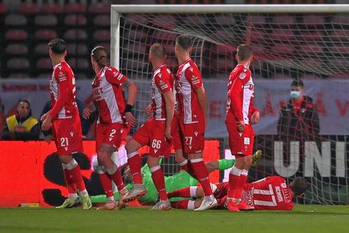 CFR Cluj a învins-o pe FCU Craiova, scor 3-2, în prima etapă a noului sezon din Liga 1. Mijlocașul Vlad Achim (32 de ani) a debutat în tricoul oltenilor, la doar trei zile de la prezentarea oficială.