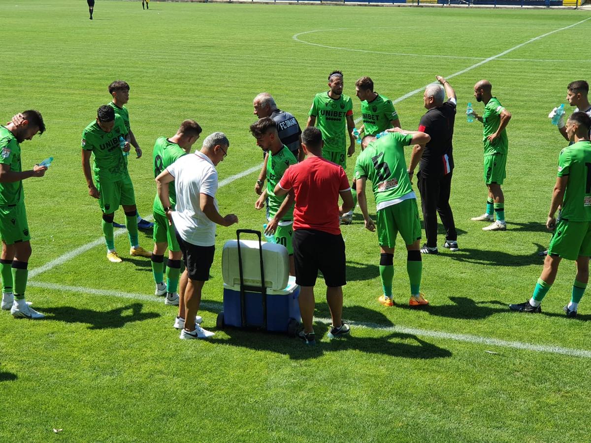 Încordare maximă la amicalul lui Dinamo » Un „câine roșu” a izbucnit la adresa coechipierului: „Fiecare face ce vrea aici?!”