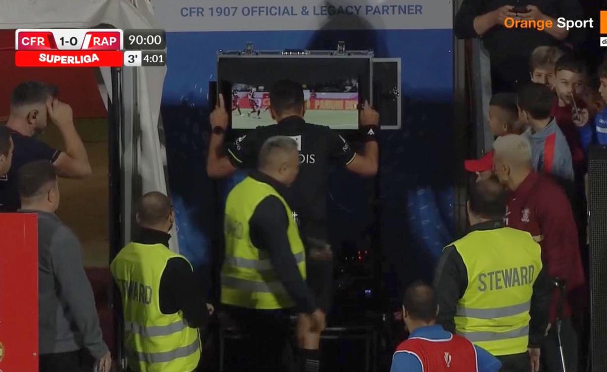 FOTO CFR Cluj - Rapid, penalty cu VAR la ultima fază 16.07.2022