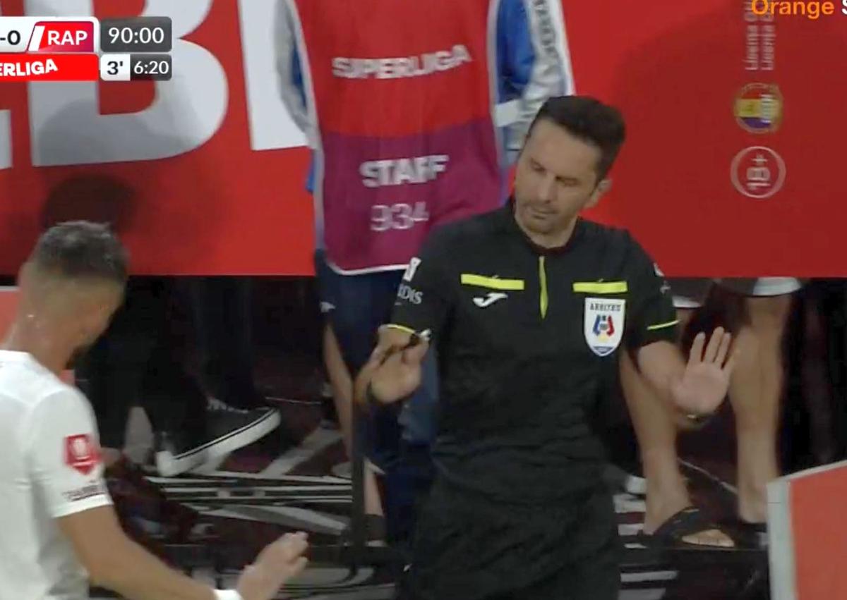 Final-thriller în CFR Cluj - Rapid! Giuleștenii ratează un penalty dictat cu ajutorul VAR, la ultima acțiune