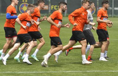 Dinamo, aproape de loviturile verii! Un fost căpitan din „haită” și un jucător de la FCSB: „Sunt deschis, trebuie să rezolve cu domnul Mihai Stoica”