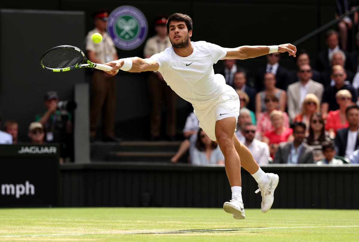 E mai bun Alcaraz decât a fost Nadal la 20 de ani? Două mari întrebări după ce spaniolul a rescris istoria la Wimbledon