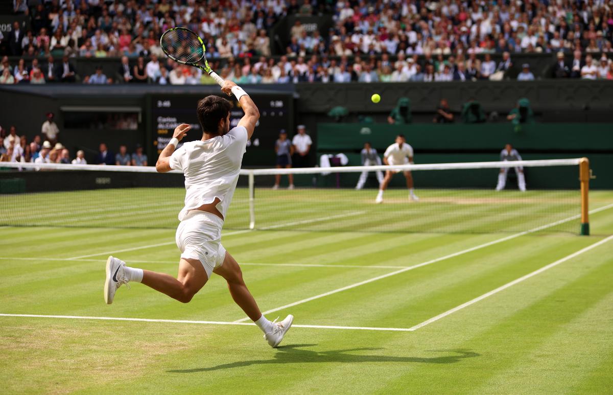 E mai bun Alcaraz decât a fost Nadal la 20 de ani? Două mari întrebări după ce spaniolul a rescris istoria la Wimbledon