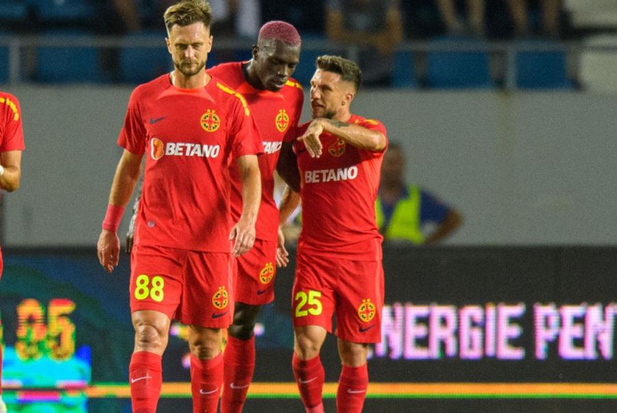 Alexandru Băluță (dreapta) / foto: Raed Krishan (GSP) Becali nu mai are multă răbdare cu fotbalistul adus în această vară: „Aștept altceva”