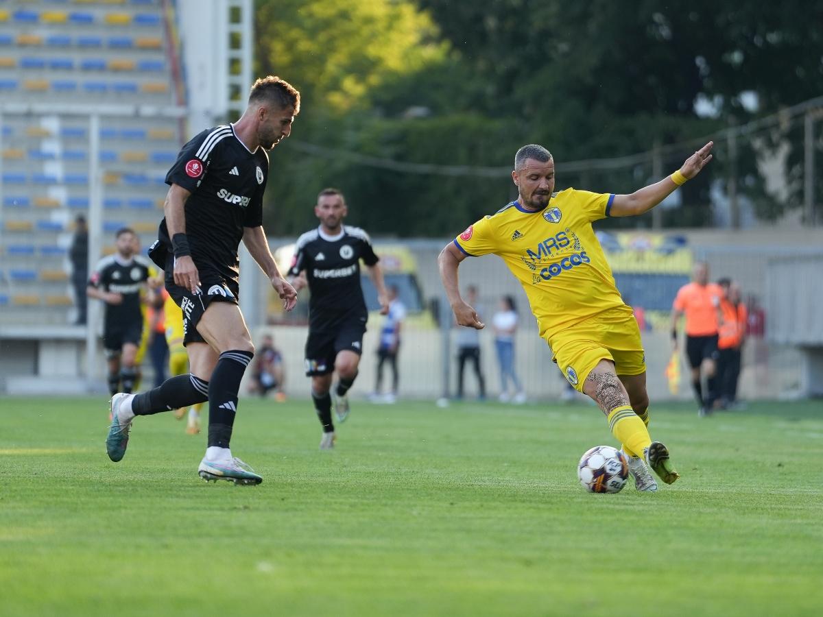 Petrolul - U Cluj 1-1 » Partidă-spectacol la Ploiești, cu două goluri, bare și greșeli de arbitraj