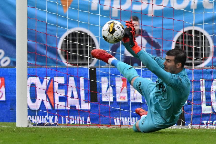 Florin Niță a jucat de 20 de ori pentru prima reprezentativă a României Cine apără poarta României la Euro 2024? Numărul 1 statistic are o mare problemă: „Mă aștept ca Edi să meargă la sigur”