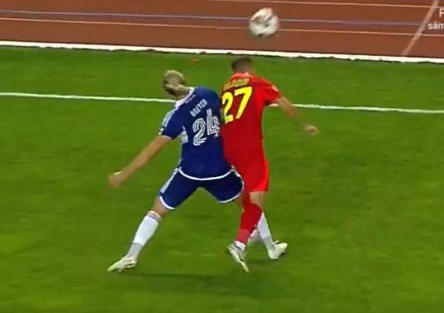 Momentul accidentării lui Olaru / FOTO: Captură TV @Digi Sport Motivul pentru care Florinel Coman a fost schimbat la pauză: „Am vorbit cu Elias”