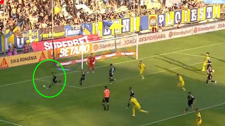 Penalty stupid în Petrolul - U Cluj + VAR-ul a „dormit” și a comis o gafă uriașă!