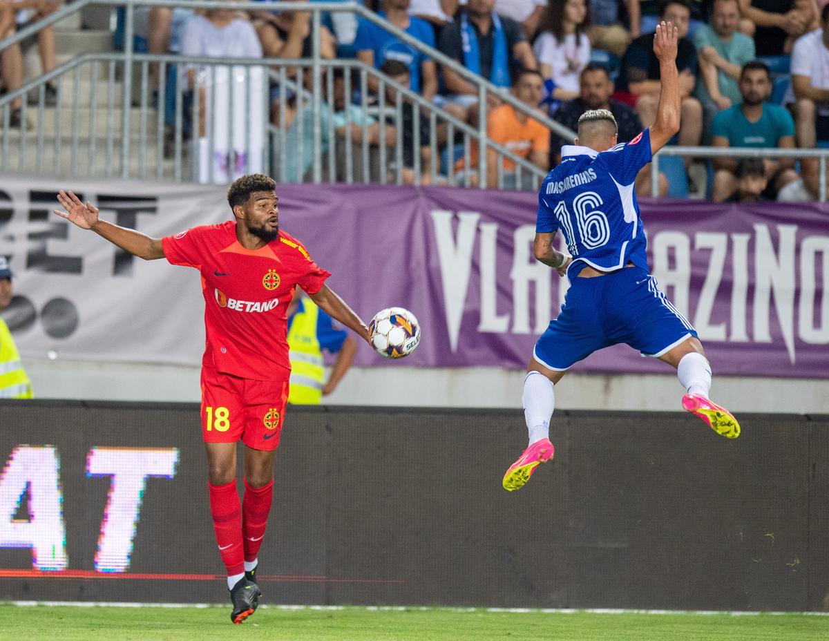 Sperietură pentru FCSB! Darius Olaru, înlocuit în prelungirile primei reprize