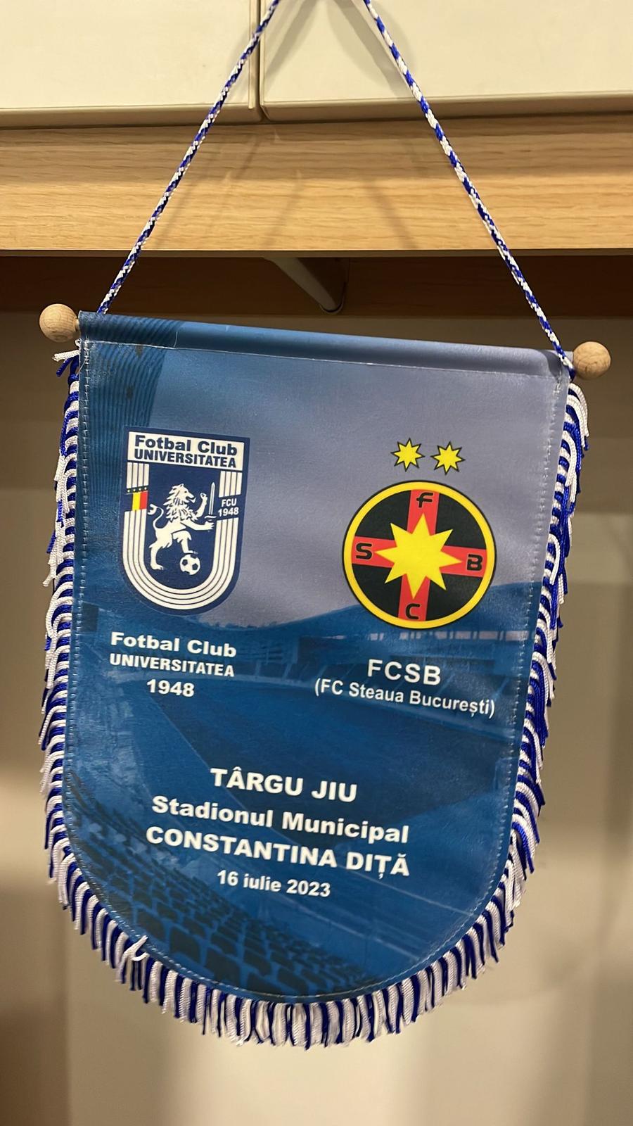 FCU Craiova pune paie pe foc în conflictul FCSB - CSA Steaua » Ce a apărut pe fanionul de joc