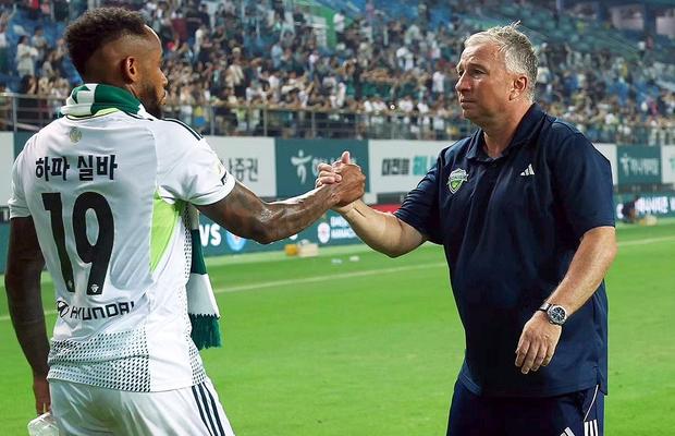 Dan Petrescu, victorie ca-n era CFR la Jeonbuk