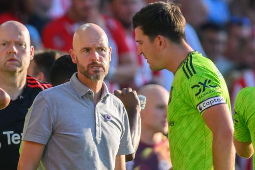 Harry Maguire, 30 de ani, nu va mai fi căpitanul lui Manchester United. Fundașul central a dezvăluit pe Twitter decizia luată de managerul Erik ten Hag.