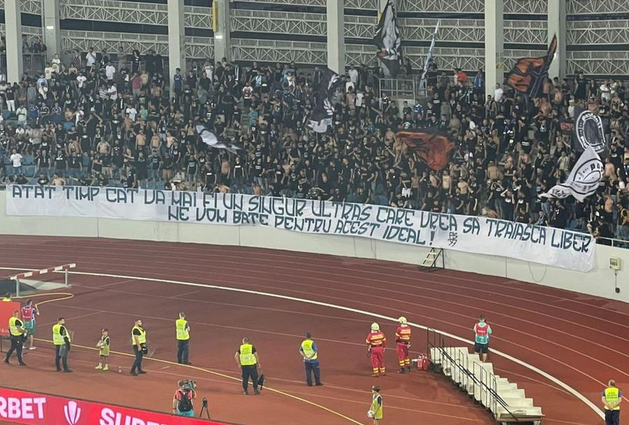 „Oltenește, golănește” » Galeria FCU Craiova, scenografie specială la meciul cu FCSB