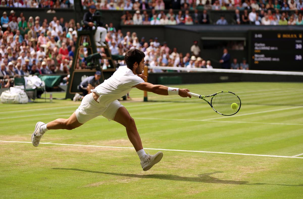 E mai bun Alcaraz decât a fost Nadal la 20 de ani? Două mari întrebări după ce spaniolul a rescris istoria la Wimbledon