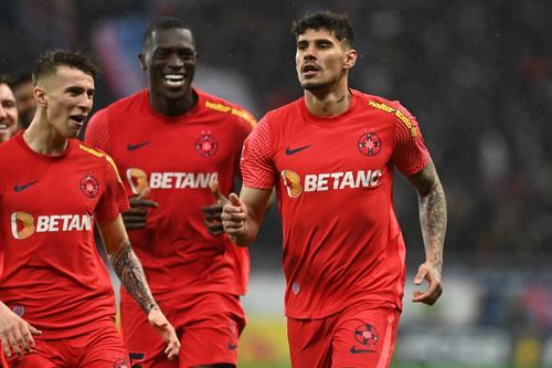 FCSB începe campionatul cu o gafă. Roș-albaștrii aveau doar 10 titulari în postarea cu echipa de start pentru partida cu FCU Craiova :)