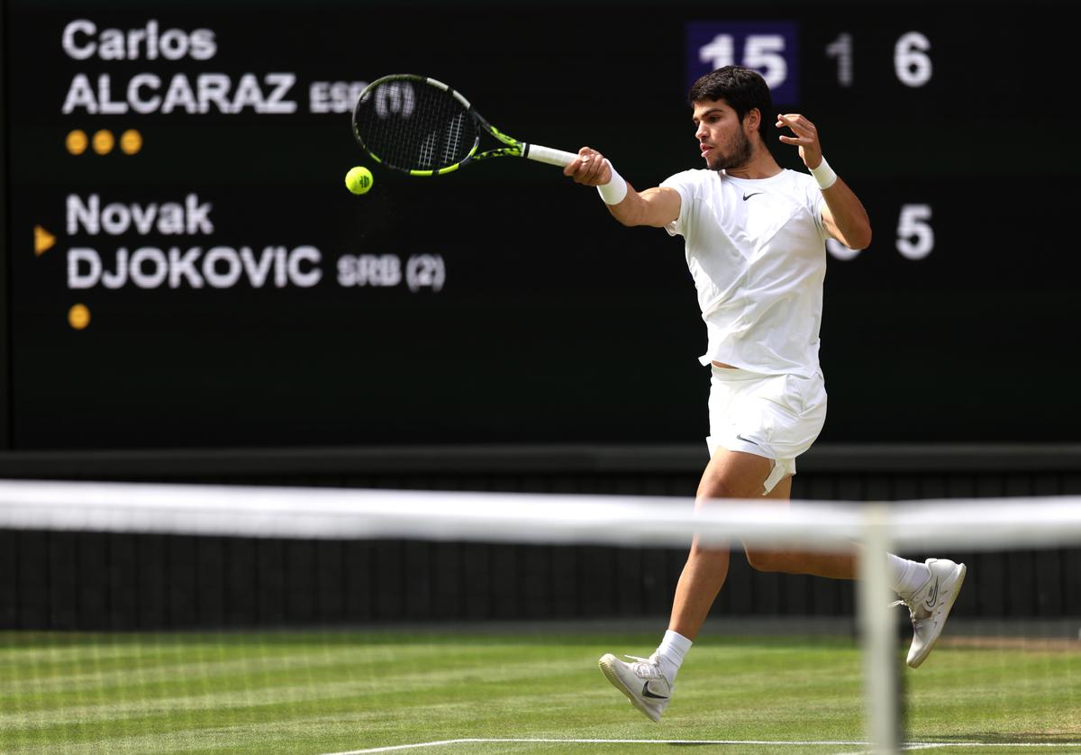 E mai bun Alcaraz decât a fost Nadal la 20 de ani? Două mari întrebări după ce spaniolul a rescris istoria la Wimbledon