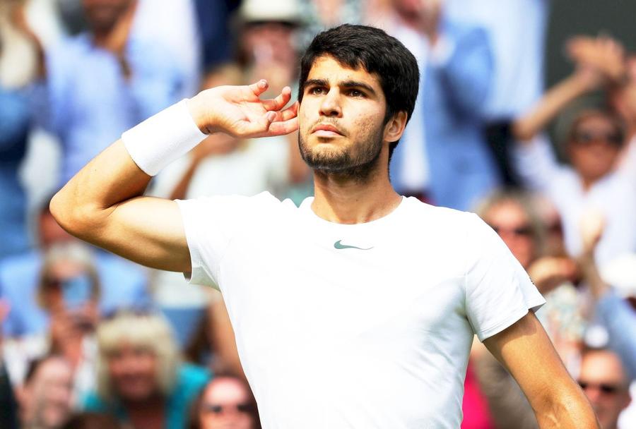 Carlos Alcaraz (20 de ani) l-a învins pe sârbul Novak Djokovic (36 de ani, 2 ATP) în finala Wimbledon 2023 Carlos - toată floarea tenisului!