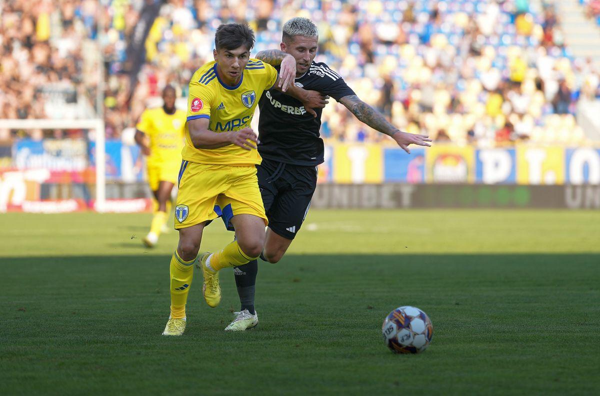Petrolul - U Cluj 1-1 » Partidă-spectacol la Ploiești, cu două goluri, bare și greșeli de arbitraj