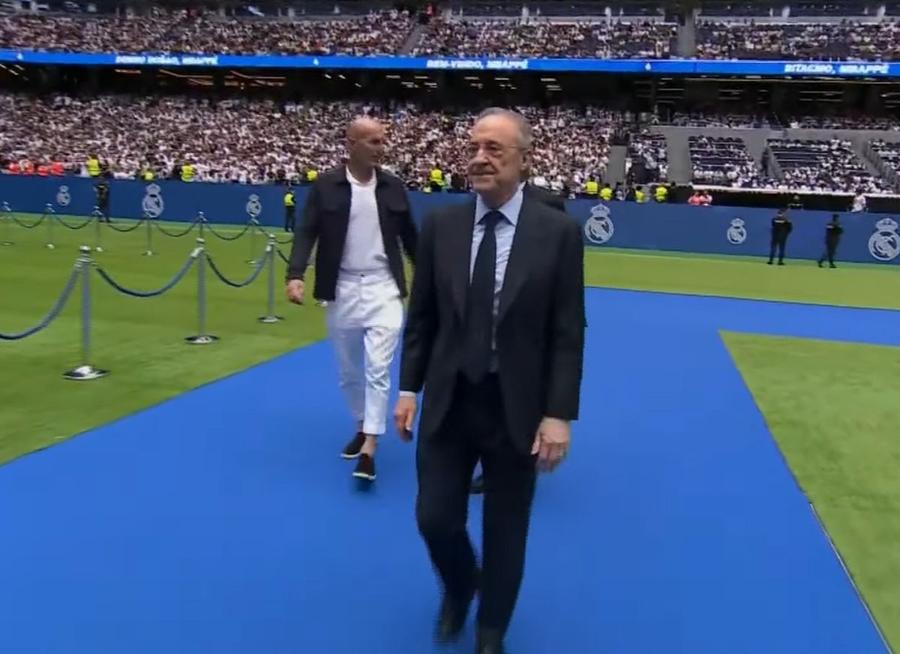 Perez și Zidane au ajuns pe gazon Kylian Mbappe, prezentat la Real Madrid. Primit ca un rege pe „Santiago Bernabeu” + Imagini de colecție