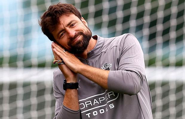 „Somn ușor, Russ” » Gata, antrenorul poate dormi liniștit! Clubul din Premier League a oficializat transferul