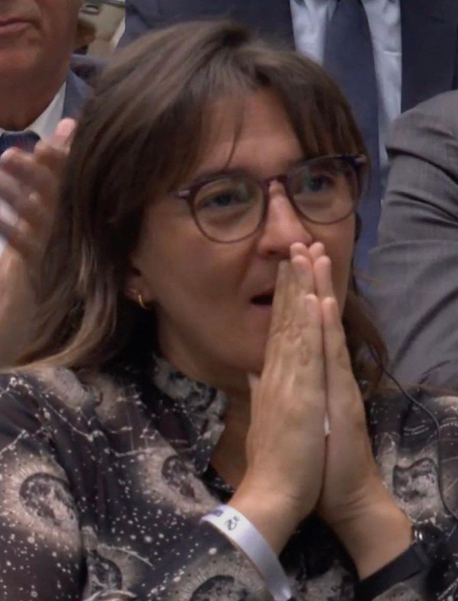 Fayza Lamari, în lacrimi la prezentarea lui Kylian Mbappe la Real Madrid Mama lui Mbappe a izbucnit în lacrimi când a văzut gestul lui Kylian » Ce s-a întâmplat pe scenă la prezentarea la Real Madrid