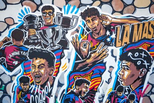 Lamine Yamal a primit tricoul cu numărul 10 la Barcelona. FOTO: X