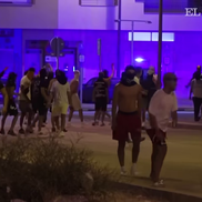 La protestele din Torre Pacheco, jurnaliștii spanioli notează că au participat mai mulți ultrași români. Foto: captură El Pais