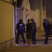 La protestele din Torre Pacheco, jurnaliștii spanioli notează că au participat mai mulți ultrași români. Foto: captură El Pais