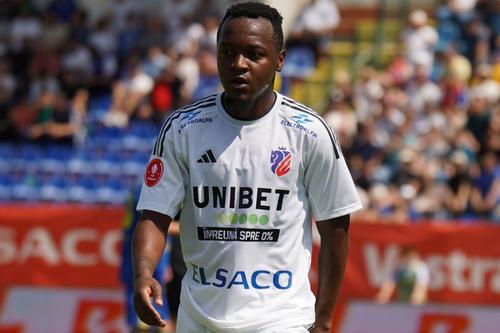 Deși Leo Grozavu a anunțat că nu-l mai vrea pe Hervin Ongenda la FC Botoșani în noul sezon, Valeriu Iftime tocmai a declarat pentru GSP.ro că îl așteaptă pe francez în următoarele zile la echipă / foto: facebook.com/fcbotosani